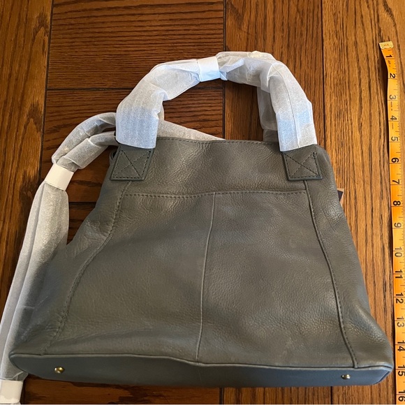 Sage green leather purse - Picture 3 of 7